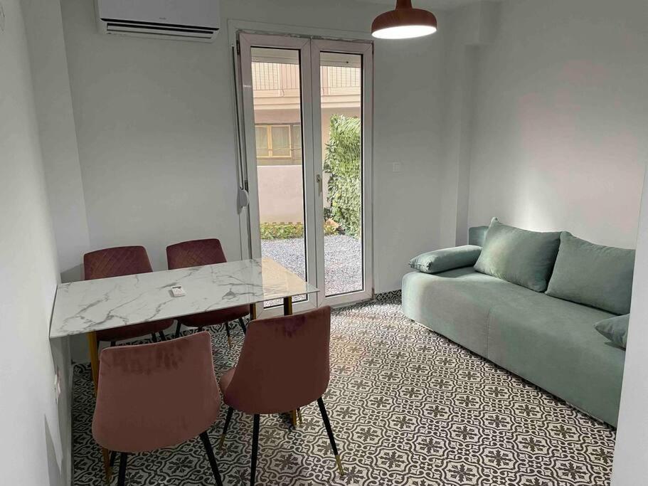 Family Apartment With Private Yard Next To Agios Dimitrios Church Thessaloniki Exterior foto