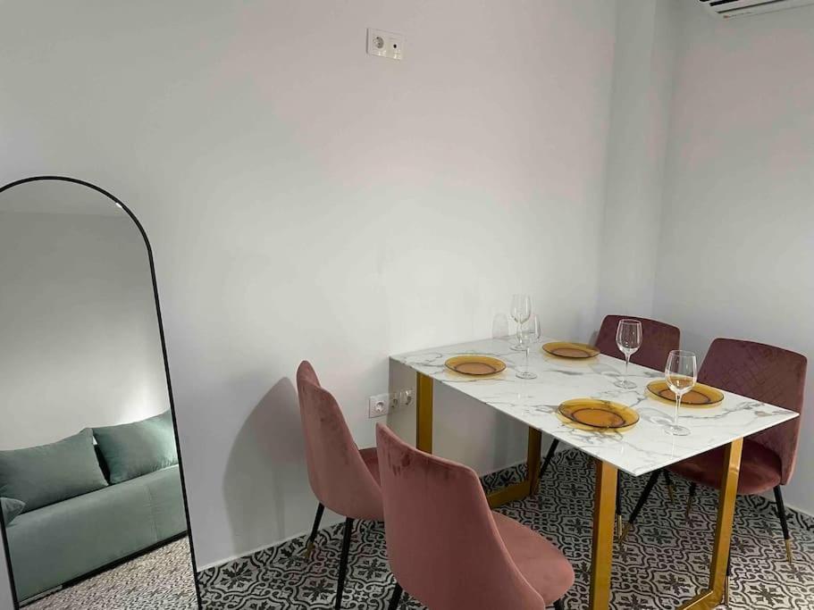 Family Apartment With Private Yard Next To Agios Dimitrios Church Thessaloniki Exterior foto