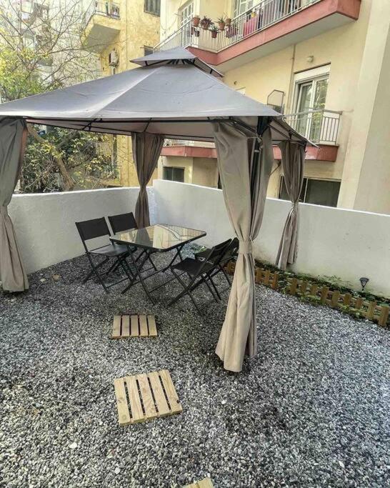 Family Apartment With Private Yard Next To Agios Dimitrios Church Thessaloniki Exterior foto